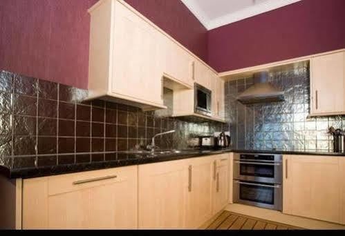 Royal Mile Apartment เอดินบะระ ภายนอก รูปภาพ